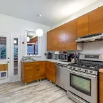 Stay Portland Collection - Enchanting Old Portland Home - 92 Walkscore